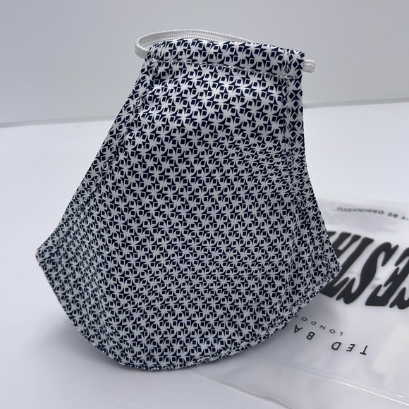 TED BAKER LONDON Reversible Reusable FACE MASK 
NWT 
OS - Picture 13 of 16